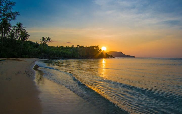 Lonely Beach | 350-Metre Beachfront Estate, Hard Title