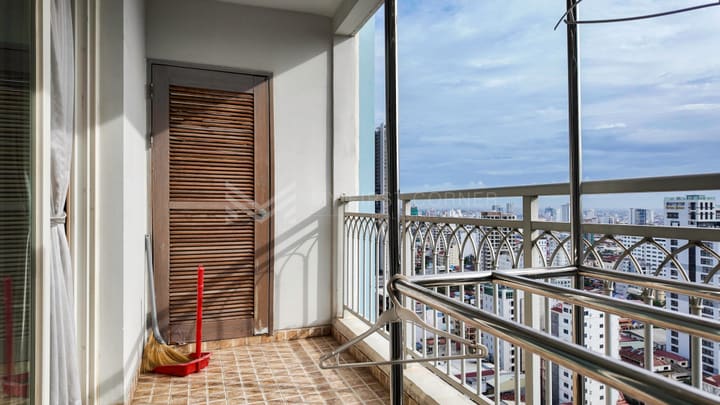 For rent one Bedroom Apartment at De Castle royal BKK1