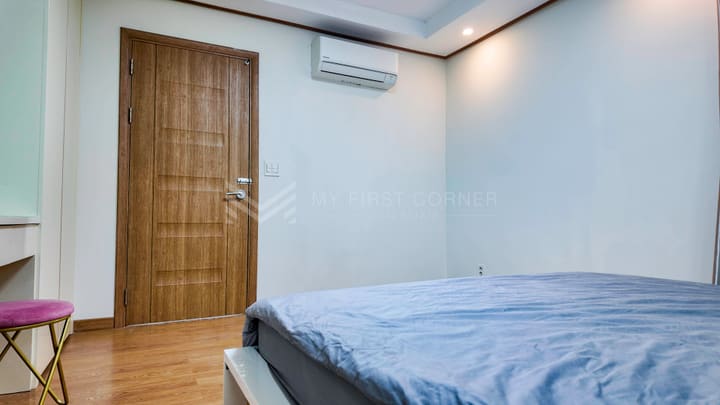 For rent one Bedroom Apartment at De Castle royal BKK1