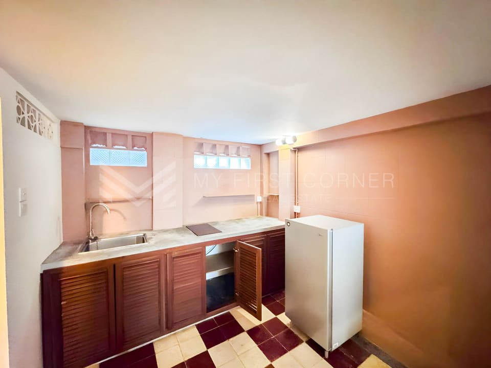 1-bedroom renovated Apartment (Ground Floor Duplex Style) For Rent