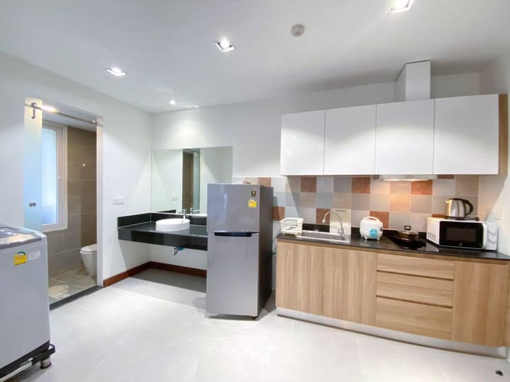 Affordable one bedroom for rent -Russian Market Area