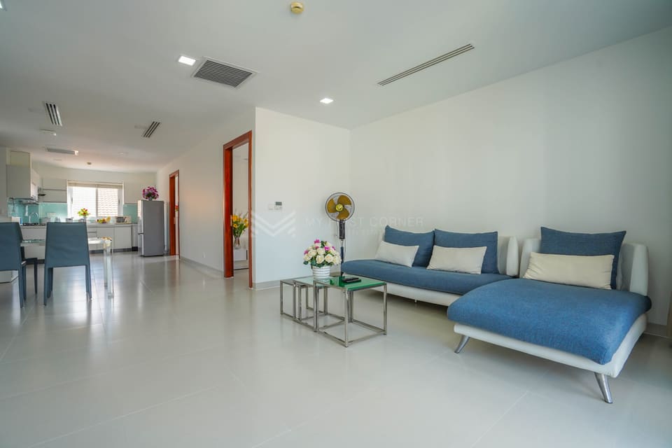Modern one-bedroom apartment with balcony-BKK1 For Rent