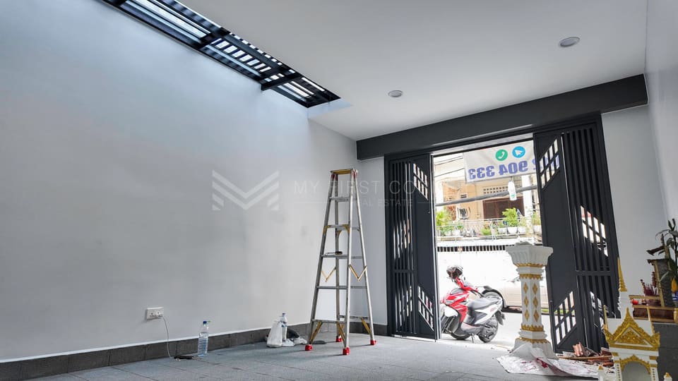 Commercial Building house For rent at BKK1