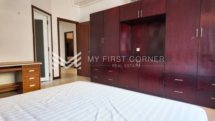2- Bedroom service apartment in Tonle Bassac For Rent