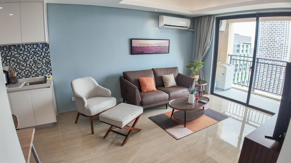High-End 2BR Apartment in Tonle Bassac – Close to Shopping & Dining!