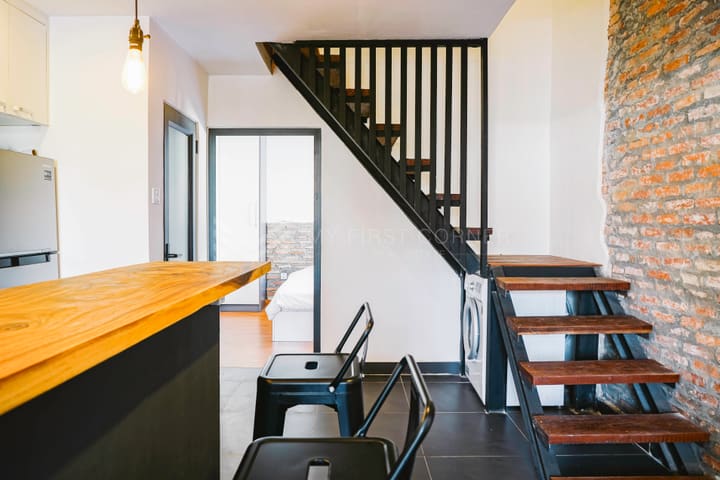Beautiful 2 bedroom renovated apartment For rent in Daun Penh ChaktoMuk