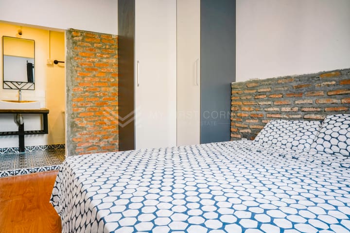 Beautiful 2 bedroom renovated apartment For rent in Daun Penh ChaktoMuk
