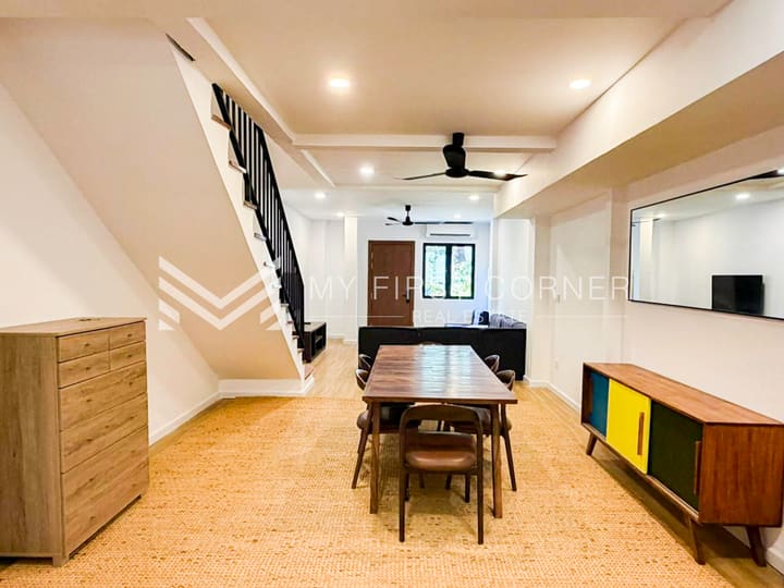 Entrance For Duplex 2-Bedroom For Rent -Near Riverside