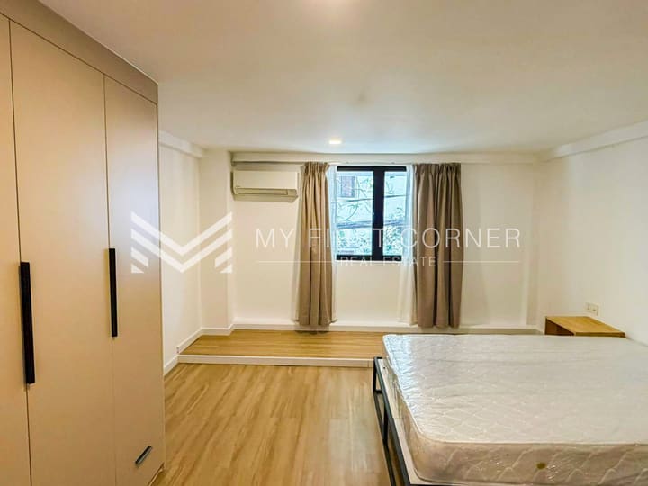Entrance For Duplex 2-Bedroom For Rent -Near Riverside