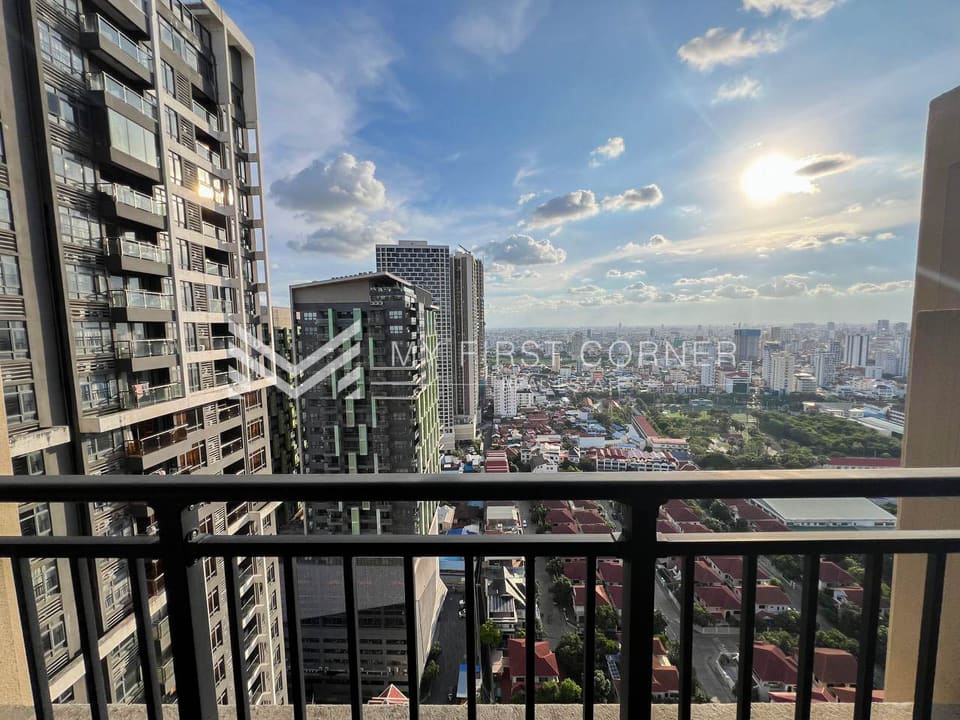 Spacious 2-Bedroom Unit in Tonle Bassac – From Just $800/Month