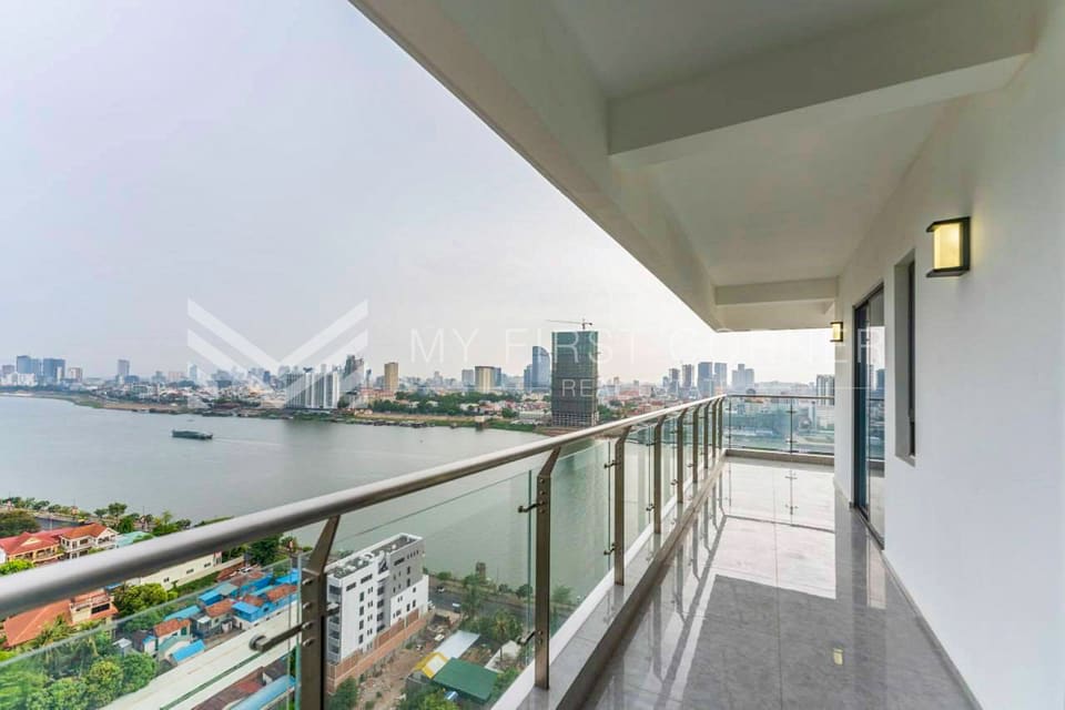 Luxury Serviced 2 bedrooms Apartment l Chroy Chongvar