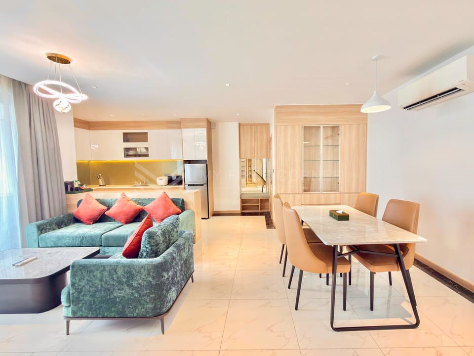 2-Bedroom Service apartment for rent in bkk1