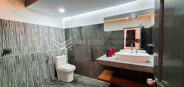 Pet Friendly 2-bedroom inBKK1 For Rent