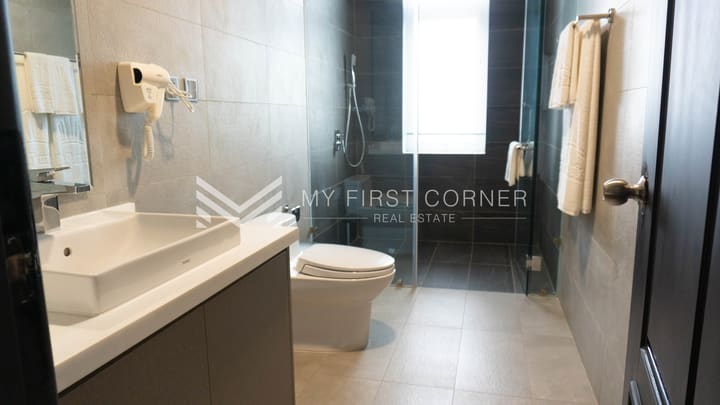 Modern 2-Bedroom Apartment for Rent in BKK3 – Infinity Pool & Gym