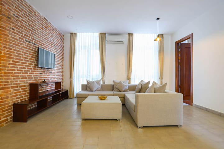 Spacious 2-Bedroom Apartment for Rent – BKK1
