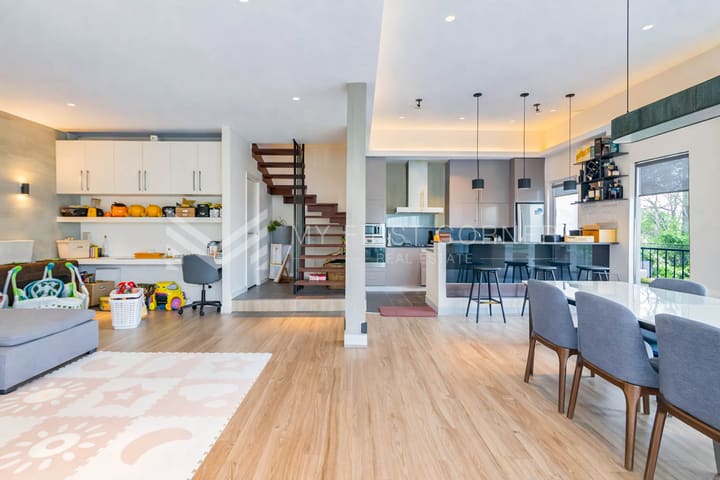 2-Badroom renovated house for Sale on street63 in BKK1