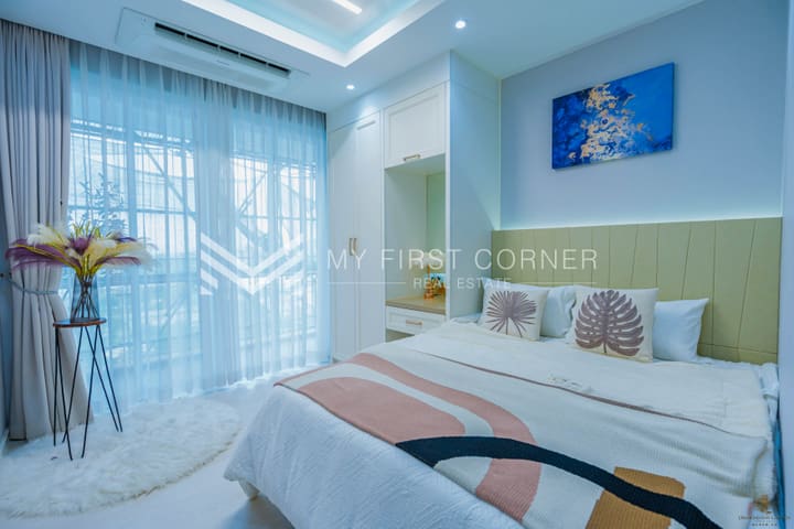 Spacious 2-Bedroom Condo with Panoramic River Views