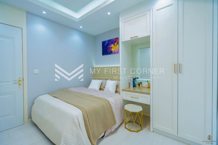 Spacious 2-Bedroom Condo with Panoramic River Views
