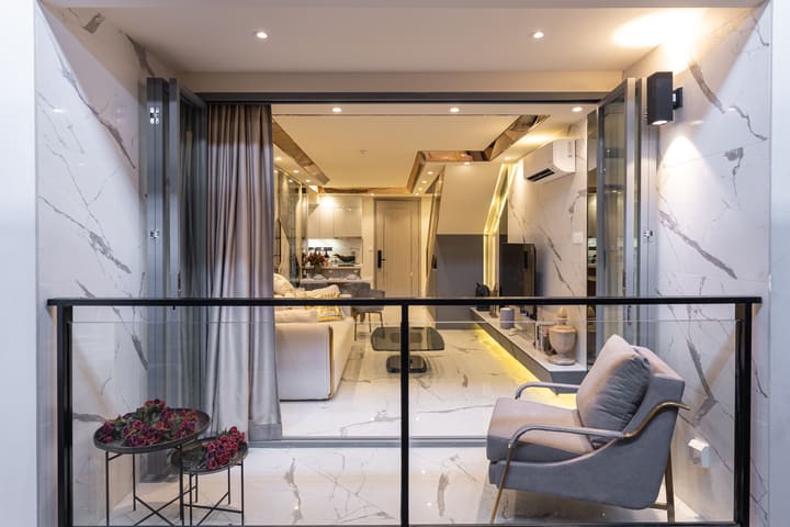 Luxurious 2-Bedroom Duplex at Urban Village