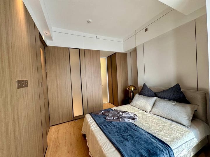 Your Dream 2-Bedroom Condo with Skyline & River Views – Vue Aston