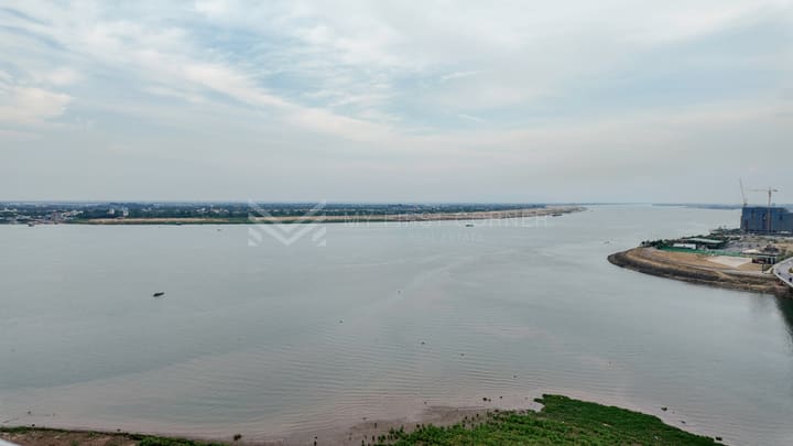 2-bedroom Riverfront at Diamond Bay Garden for Rent