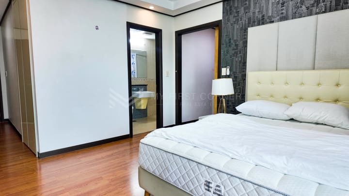 3-Bedroom Apartment at De Castle Royal Bkk 1