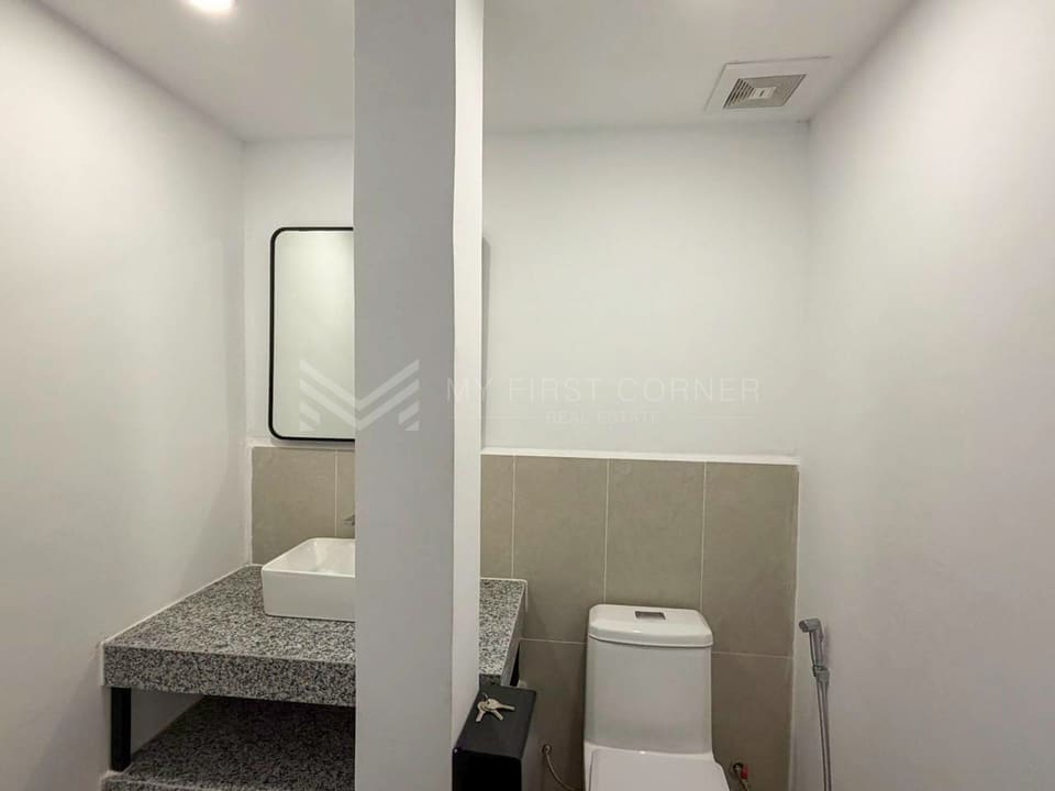 Renovated 3-Bedroom For Rent -Near Riverside
