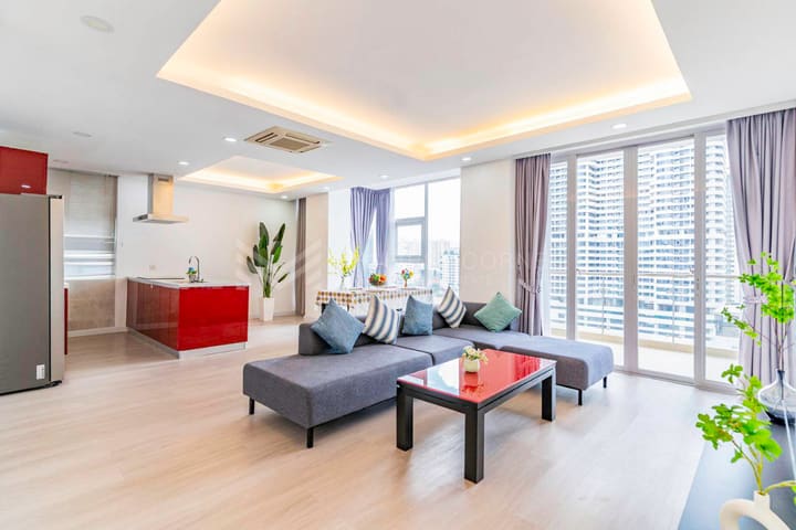 Luxury 3-bedroom service Apartment for rent in BKK1 good location