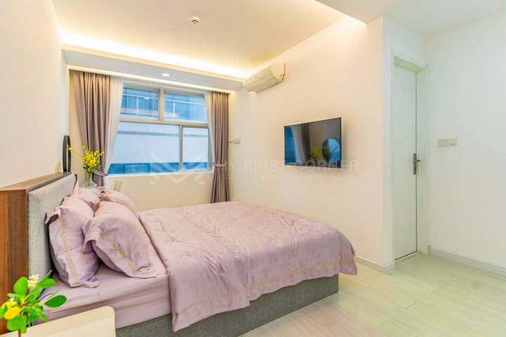 Luxury 3-bedroom service Apartment for rent in BKK1 good location