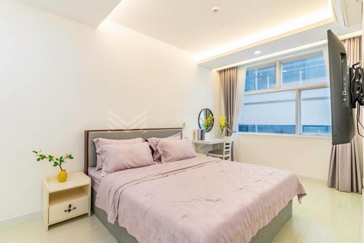 Luxury 3-bedroom service Apartment for rent in BKK1 good location