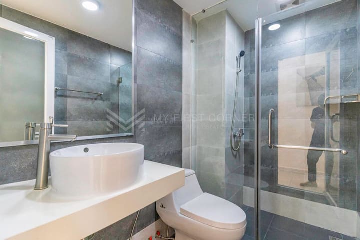 Luxury 3-bedroom service Apartment for rent in BKK1 good location