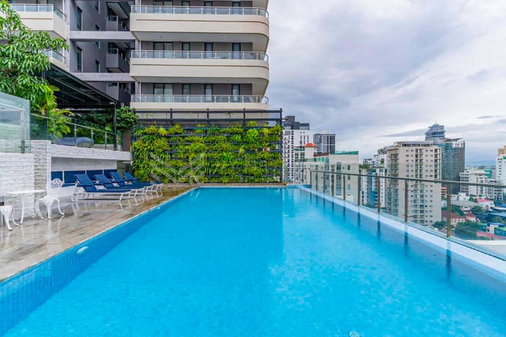 Luxury 3-bedroom service Apartment for rent in BKK1 good location
