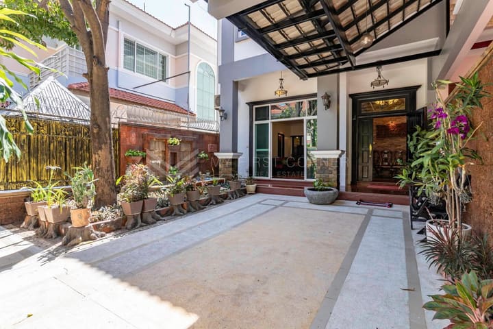 4Bedroom Twin Villa for rent in Tonle Bassac Garden City