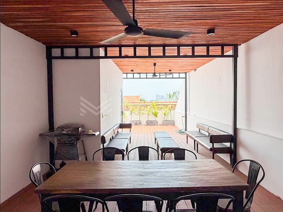 For rent entrance duplex 4 bedroom apartment