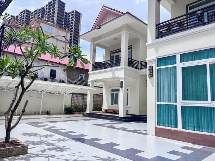 Villa for rent in Toul Tompong Area