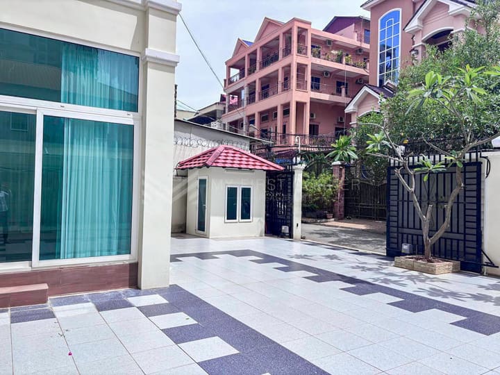 Villa for rent in Toul Tompong Area
