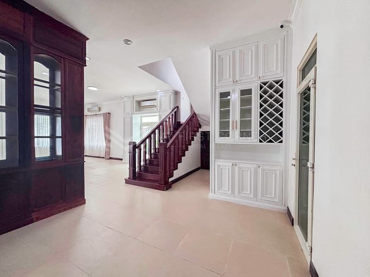 Villa for rent in Toul Tompong Area