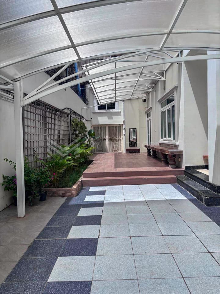 Villa for rent in Toul Tompong Area