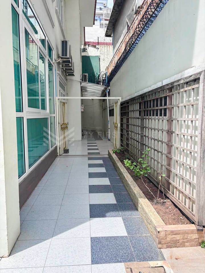 Villa for rent in Toul Tompong Area