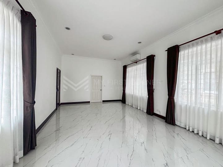 Villa for rent in Toul Tompong Area