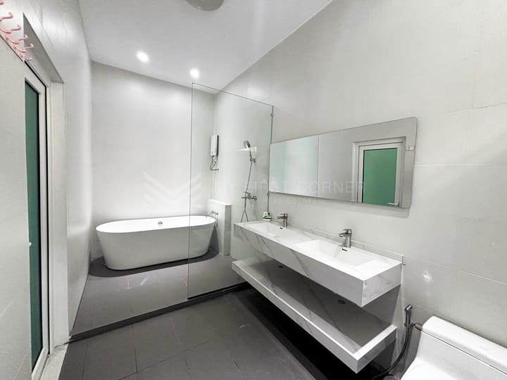 Villa for rent in Toul Tompong Area