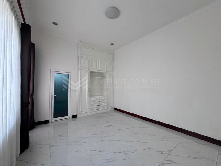 Villa for rent in Toul Tompong Area