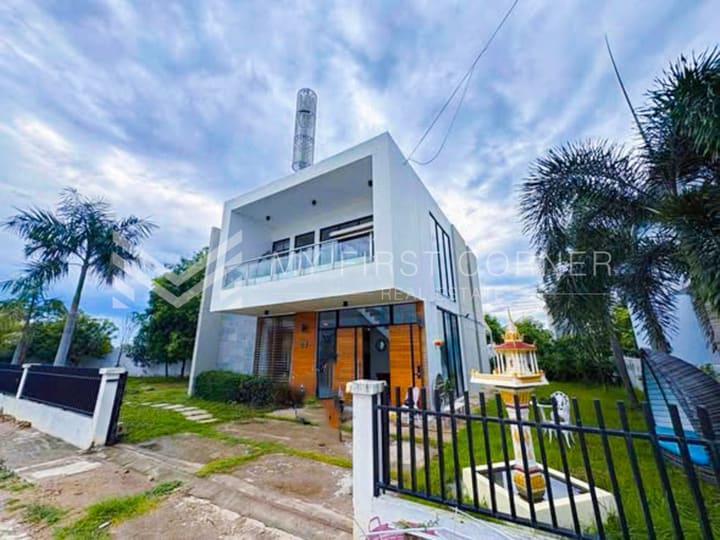 Modern Villa Corner House with Large Surrounding Land l Borey William Phase 1