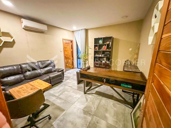 Modern Villa Corner House with Large Surrounding Land l Borey William Phase 1