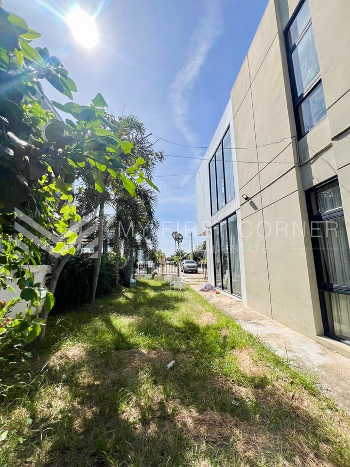 Modern Villa Corner House with Large Surrounding Land l Borey William Phase 1