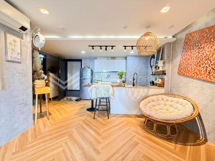 Beautiful 2bedroom apartment for rent in Urban Village 2 very good location near Aeon3