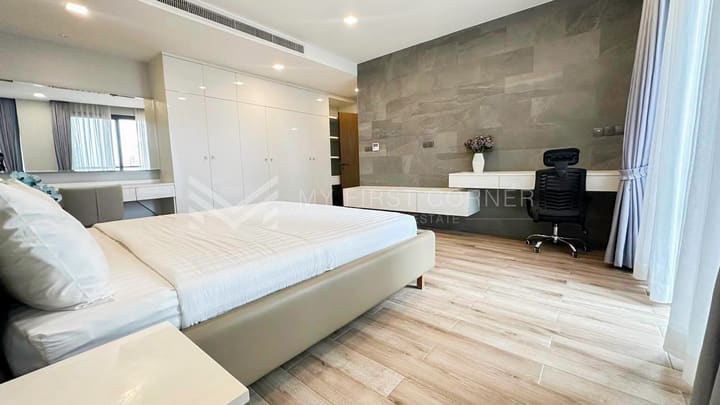 Luxurt 3bedroom service apartment for rent in Bkk1