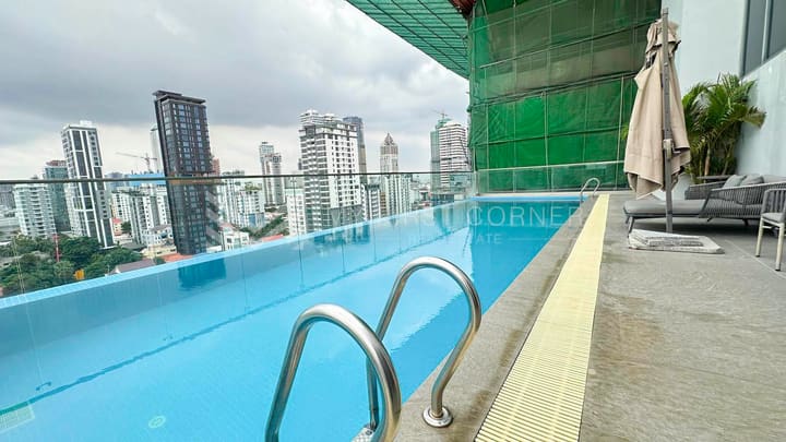 Luxurt 3bedroom service apartment for rent in Bkk1