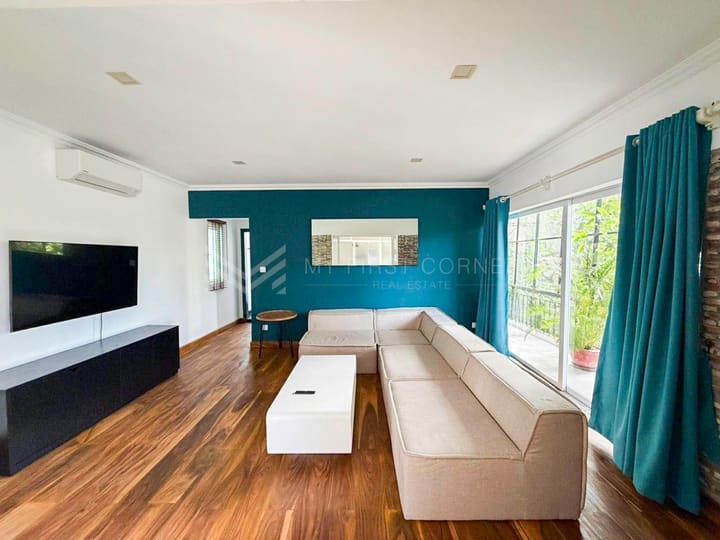 3-Bedroom renovated apartment for rent in tonle bassac Area