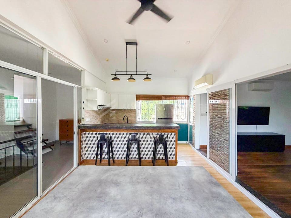 3-Bedroom renovated apartment for rent in tonle bassac Area